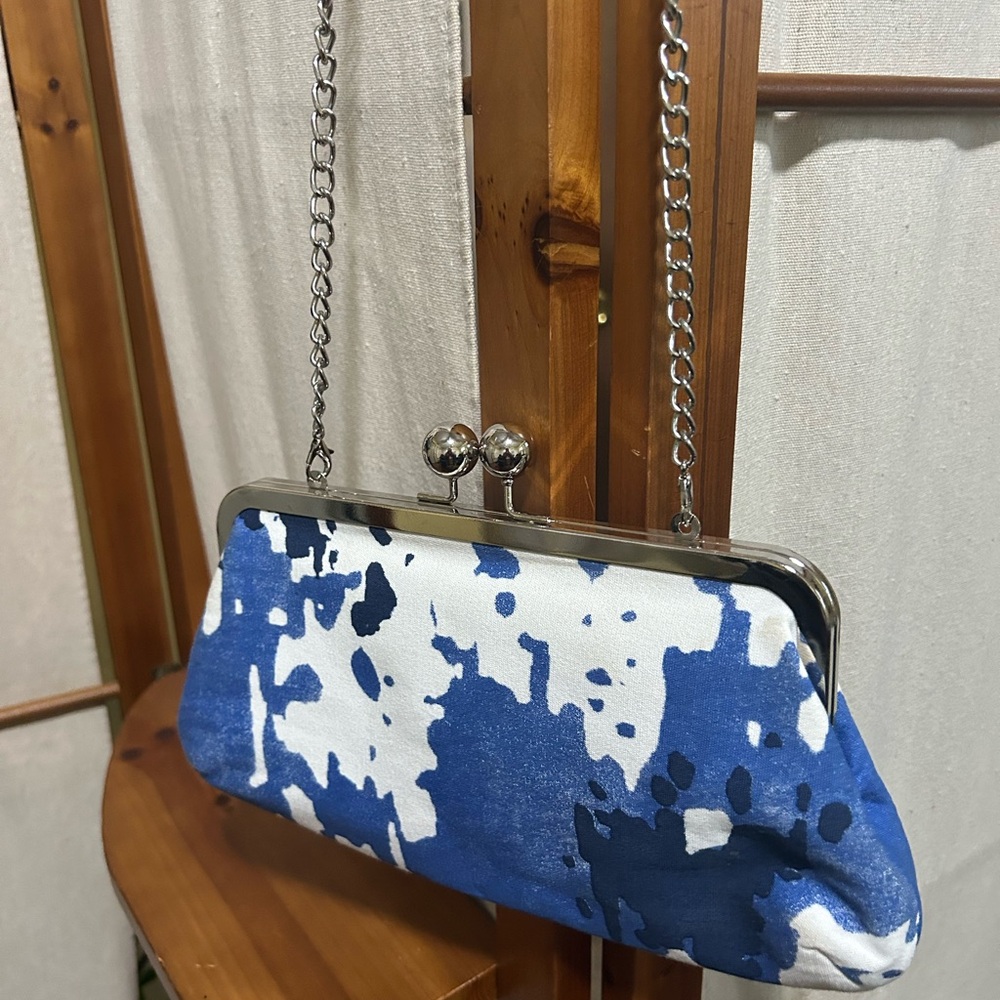 Donna Dixon Kiss Clasp Shoulder Bag